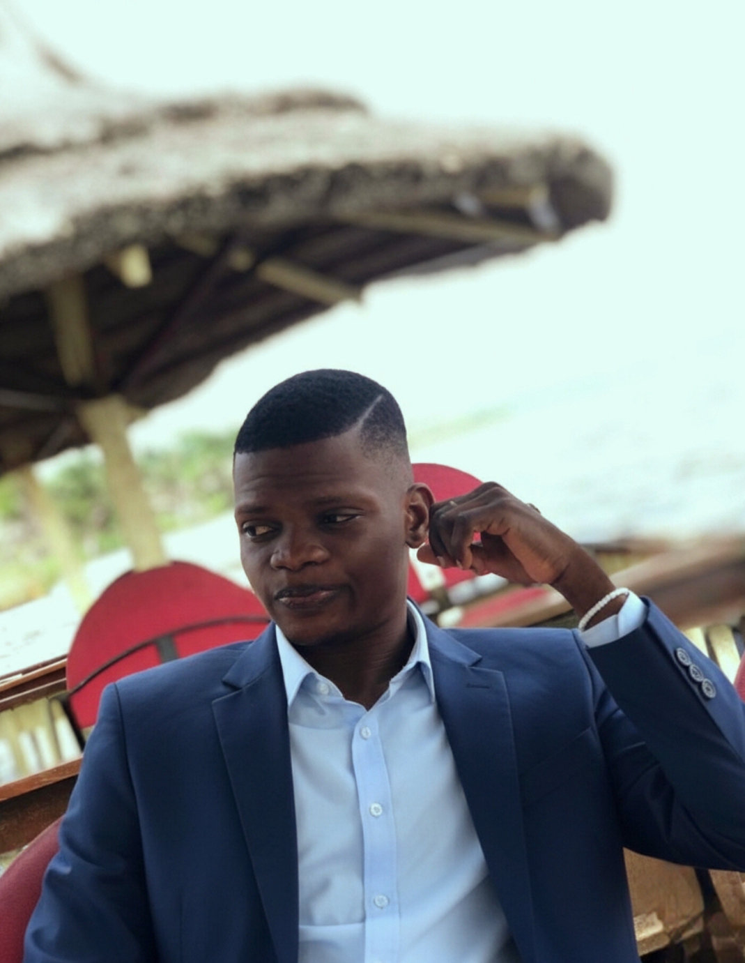Coach Bertrand (OSSAH Bertrand) — Formateur et créateur digital spécialisé en création de contenus avec l'intelligence artificielle